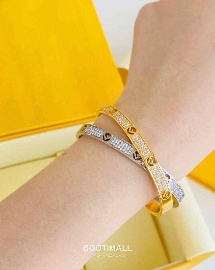 Fendi FF Logo Pavé Open Bangle 펜디 FF 로고 파베 오픈 뱅글 21