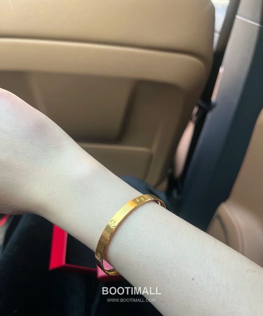 Cartier Love Brushed Finish V Gold Screw Motif Bracelet 까르띠에 러브 브러시드 피니시 V 골드 스크류 모티프 브레이슬릿 17cm 5