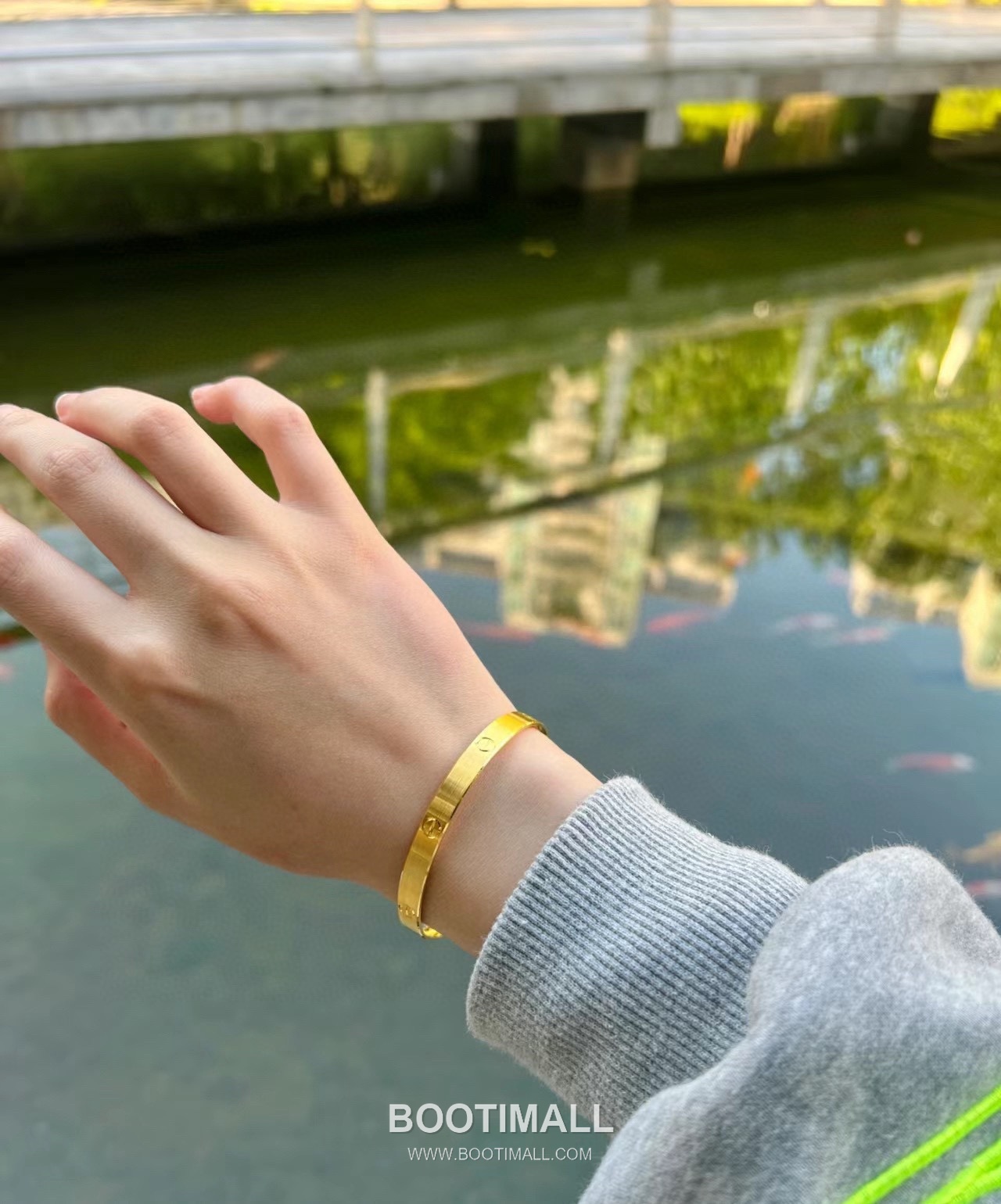 Cartier Love Brushed Finish V Gold Screw Motif Bracelet 까르띠에 러브 브러시드 피니시 V 골드 스크류 모티프 브레이슬릿 17cm 6