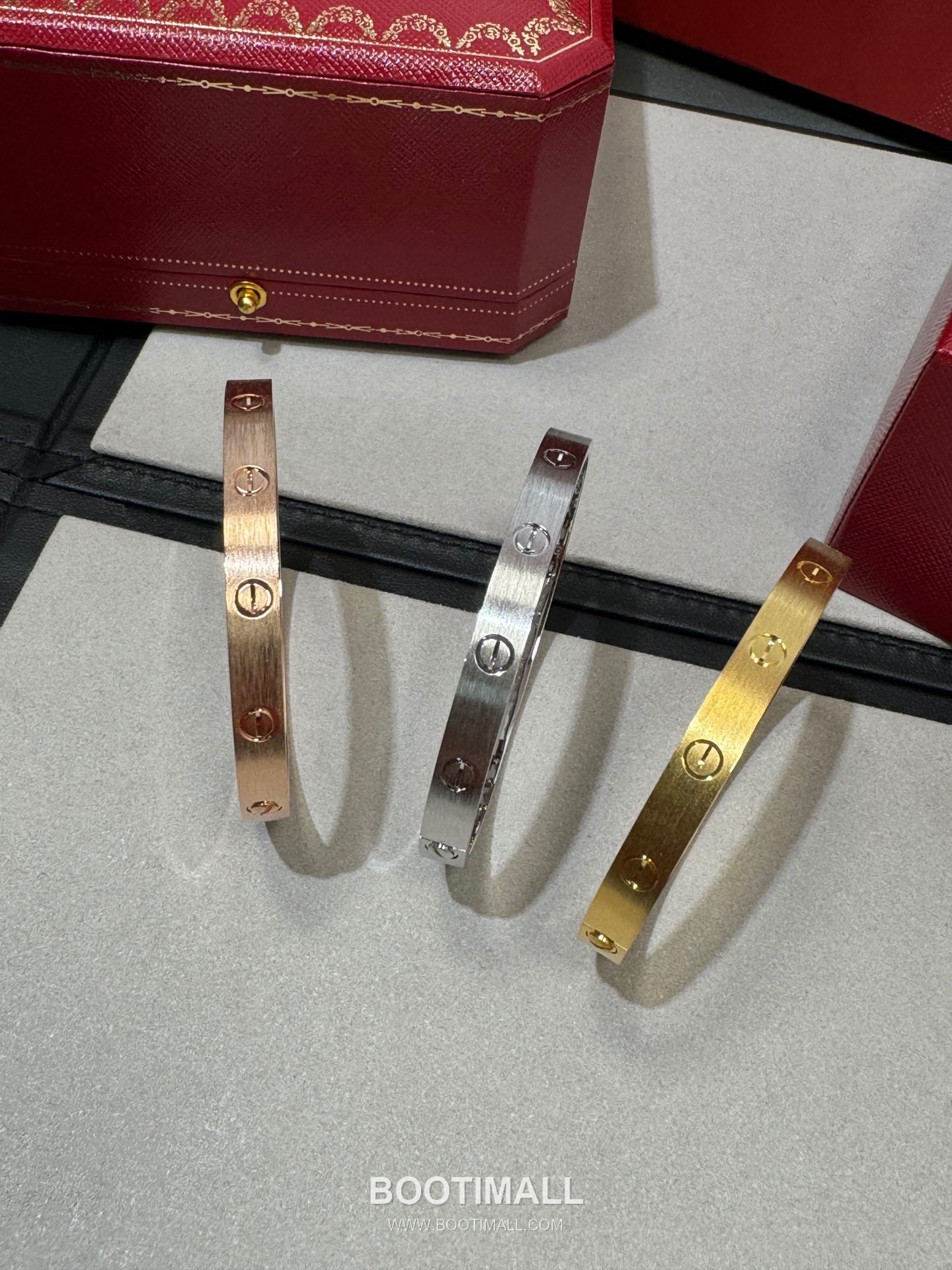 Cartier Love Brushed Finish V Gold Screw Motif Bracelet 까르띠에 러브 브러시드 피니시 V 골드 스크류 모티프 브레이슬릿 17cm 10