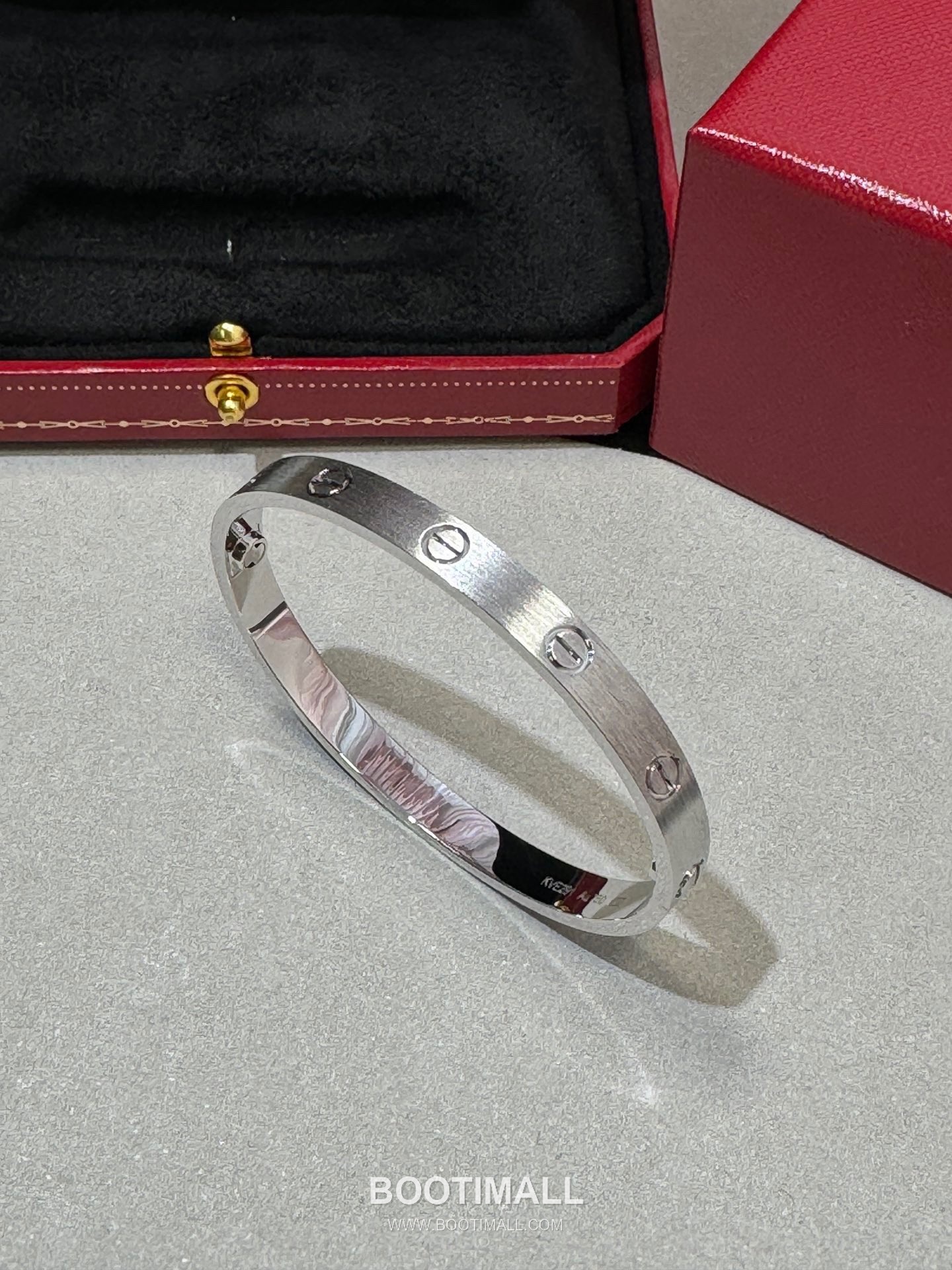 Cartier Love Brushed Finish V Gold Screw Motif Bracelet 까르띠에 러브 브러시드 피니시 V 골드 스크류 모티프 브레이슬릿 17cm 11
