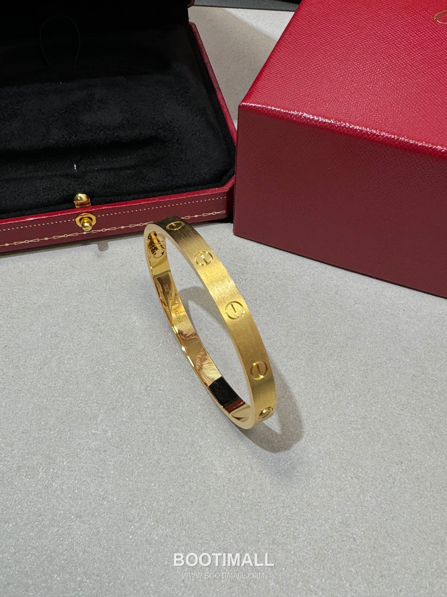 Cartier Love Brushed Finish V Gold Screw Motif Bracelet 까르띠에 러브 브러시드 피니시 V 골드 스크류 모티프 브레이슬릿 17cm 12