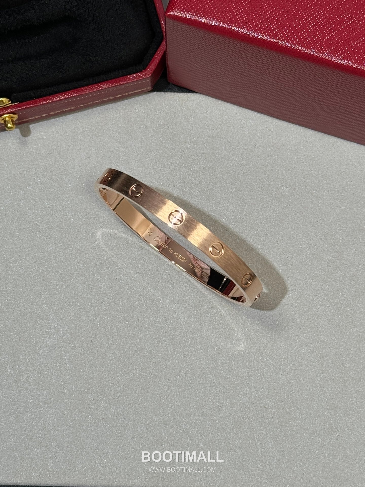 Cartier Love Brushed Finish V Gold Screw Motif Bracelet 까르띠에 러브 브러시드 피니시 V 골드 스크류 모티프 브레이슬릿 17cm 13