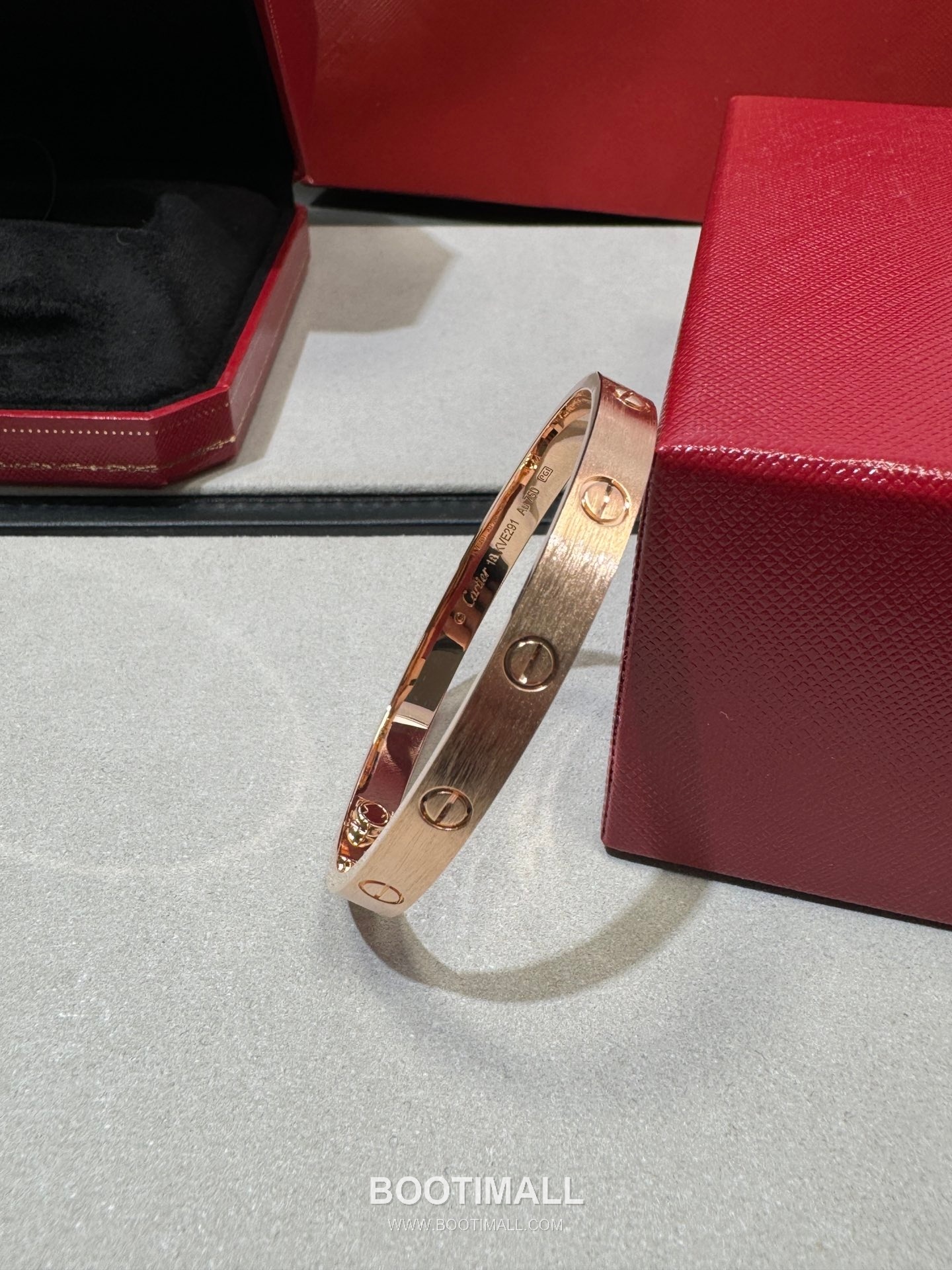 Cartier Love Brushed Finish V Gold Screw Motif Bracelet 까르띠에 러브 브러시드 피니시 V 골드 스크류 모티프 브레이슬릿 17cm 14