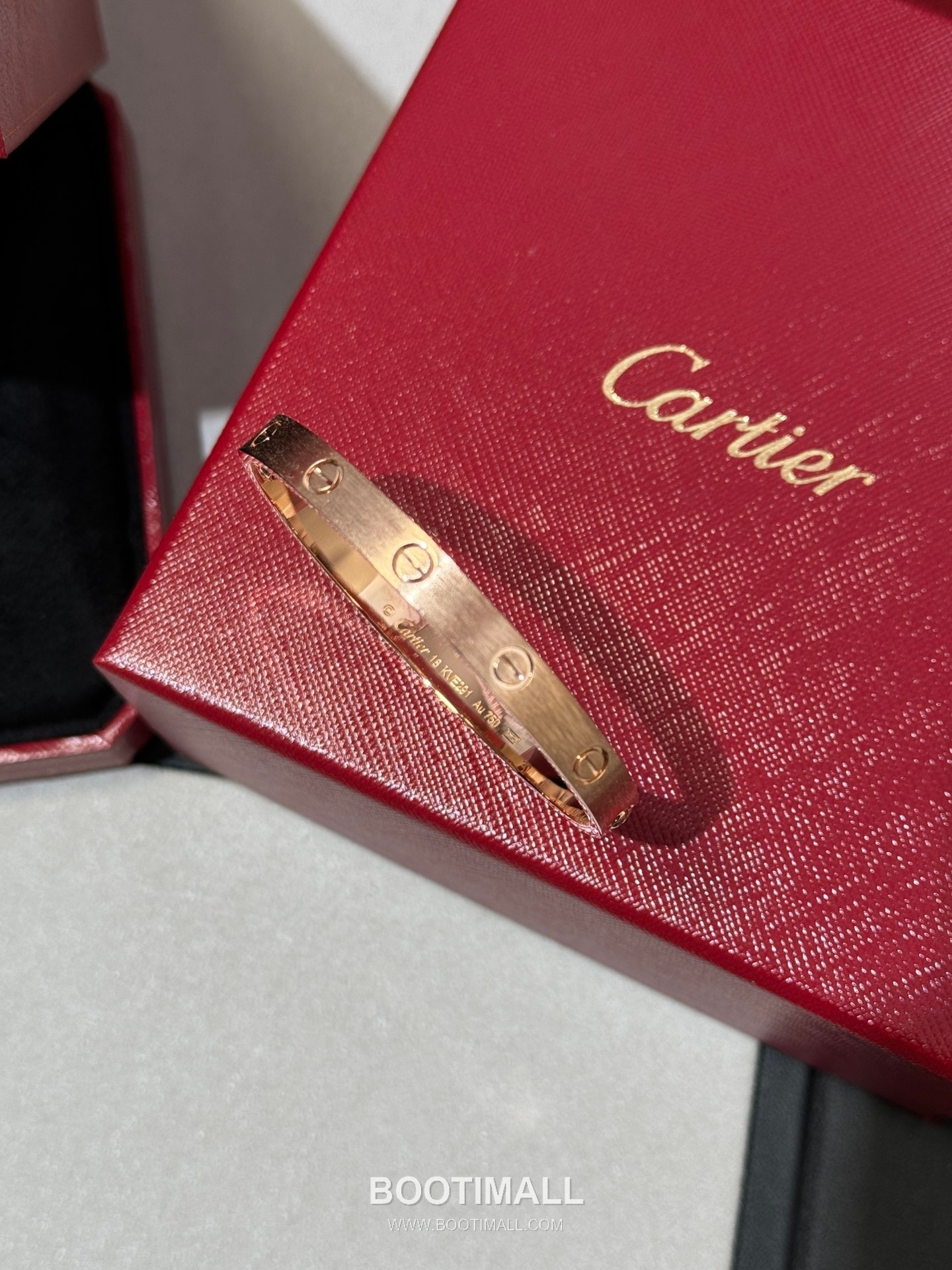 Cartier Love Brushed Finish V Gold Screw Motif Bracelet 까르띠에 러브 브러시드 피니시 V 골드 스크류 모티프 브레이슬릿 17cm 16