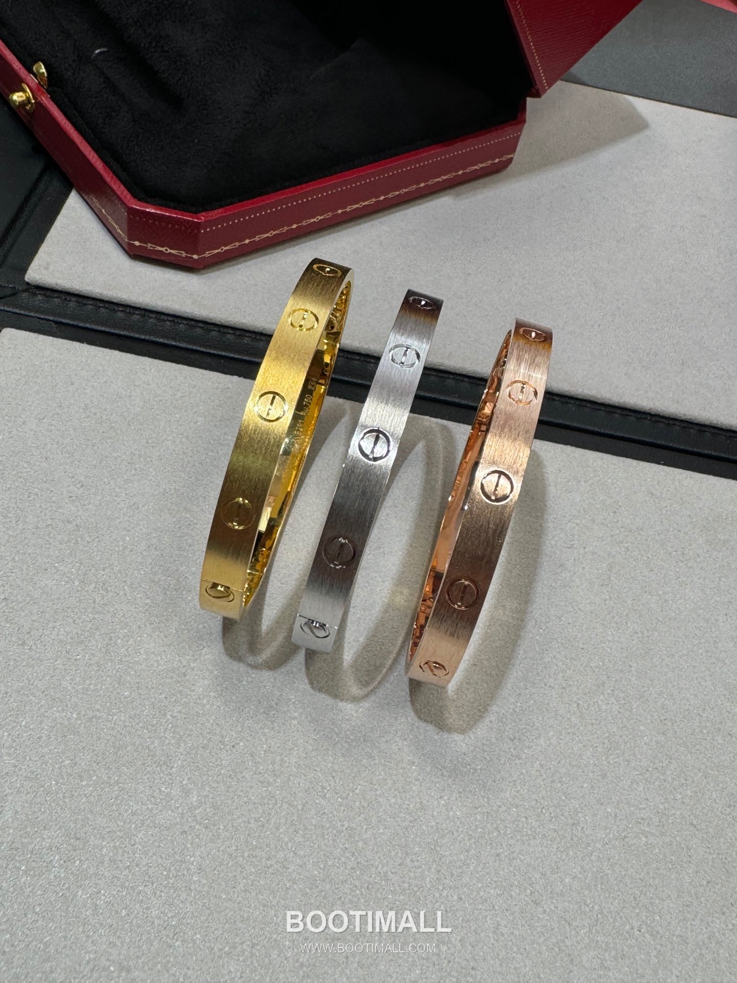 Cartier Love Brushed Finish V Gold Screw Motif Bracelet 까르띠에 러브 브러시드 피니시 V 골드 스크류 모티프 브레이슬릿 17cm 18