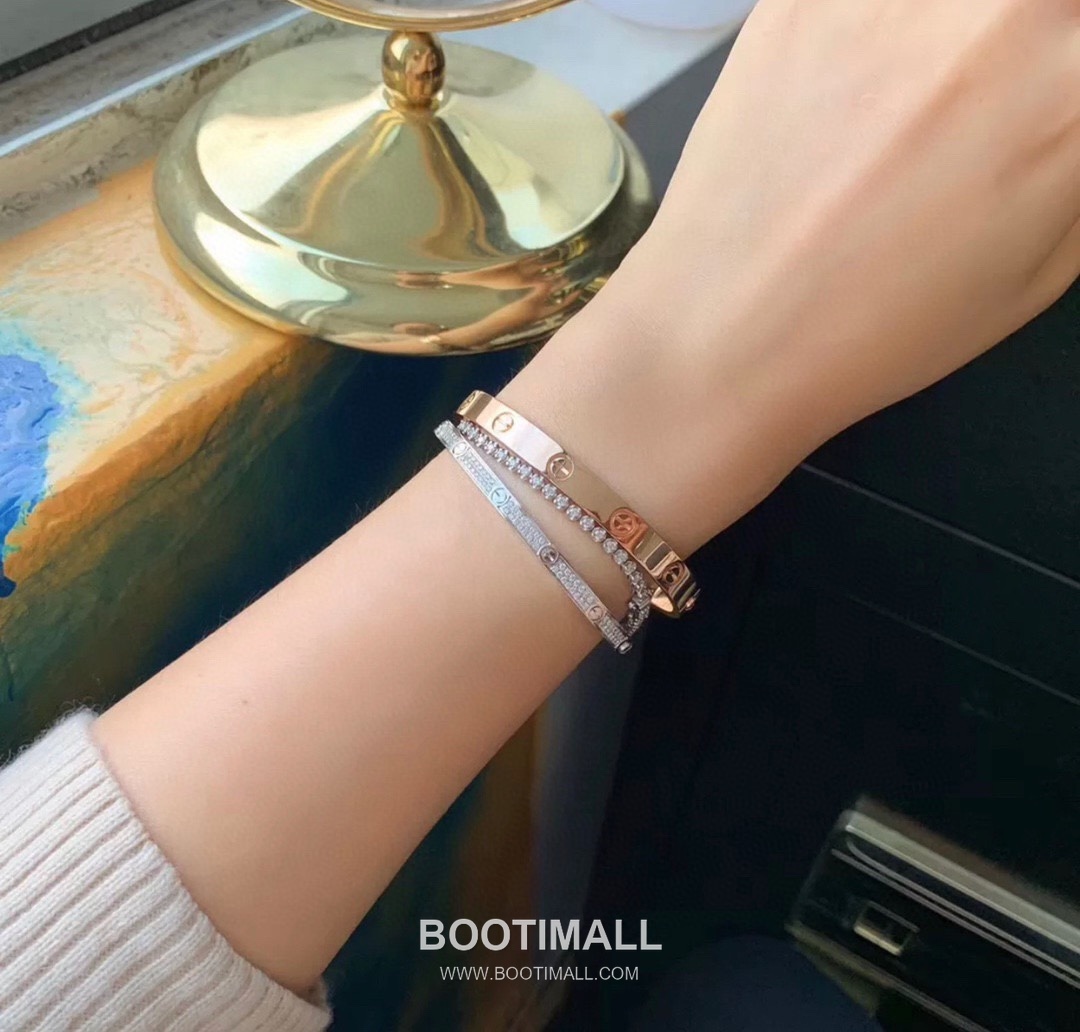Cartier Love Wide Smooth Diamond V Gold Screw Motif Bracelet 까르띠에 러브 와이드 스무스 다이아몬드 V 골드 스크류 모티프 브레이슬릿 17cm 6