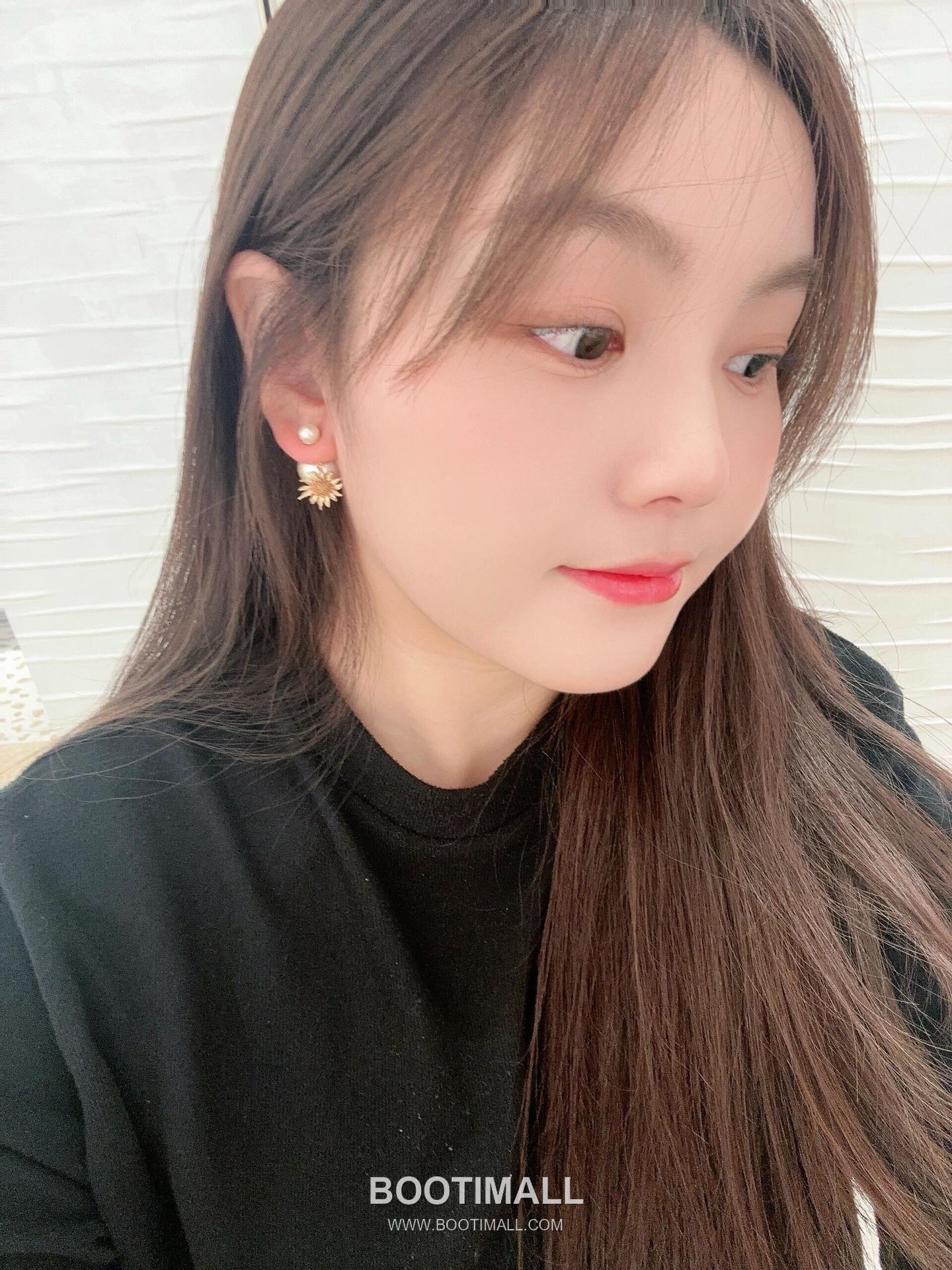 Dior Chardons Sunflower Pearl Gold Plated Brass Stud Earring 디올 샤르동 선플라워 펄 골드도금 황동 스터드 이어링 3