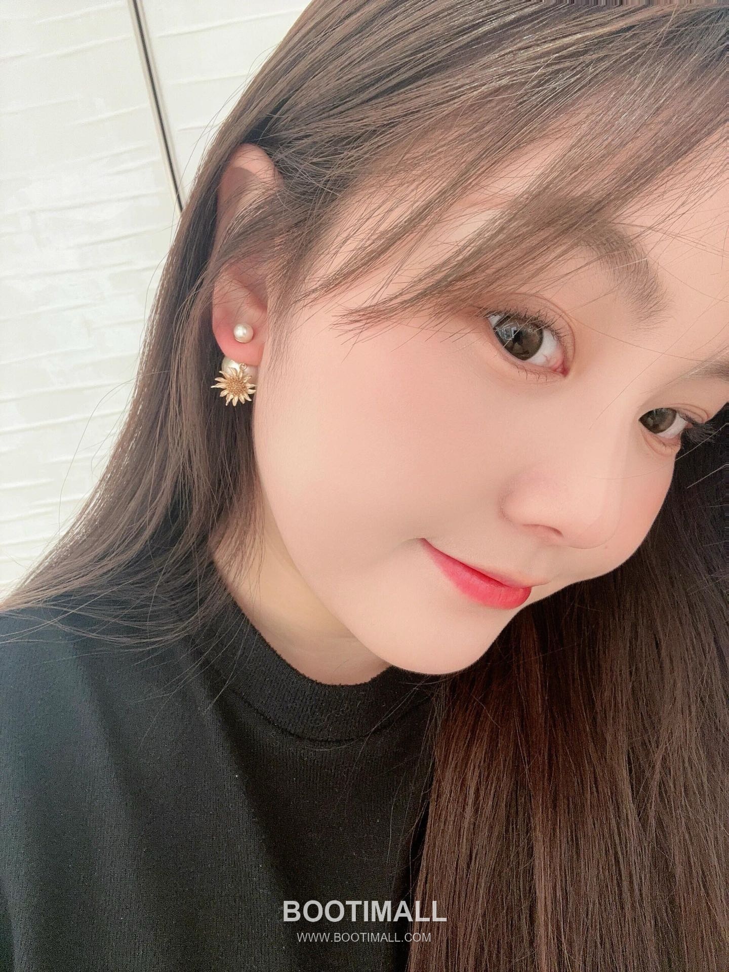 Dior Chardons Sunflower Pearl Gold Plated Brass Stud Earring 디올 샤르동 선플라워 펄 골드도금 황동 스터드 이어링 4