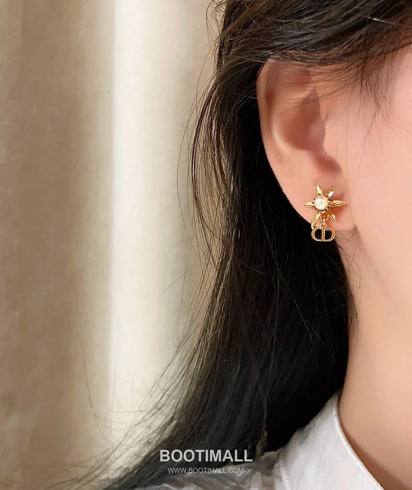Dior Asymmetric Thistle Flower Pearl Gold Plated Brass Stud Earring 디올 비대칭 시슬 플라워 펄 골드도금 황동 스터드 이어링 4