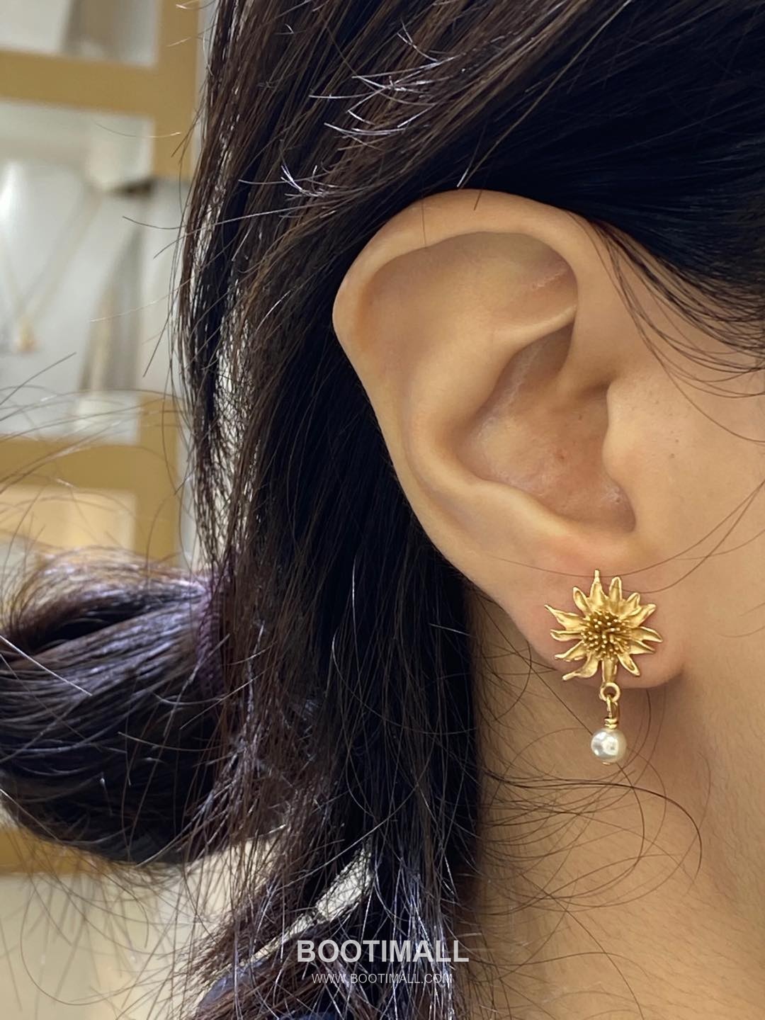 Dior Asymmetric Thistle Flower Pearl Gold Plated Brass Stud Earring 디올 비대칭 시슬 플라워 펄 골드도금 황동 스터드 이어링 7
