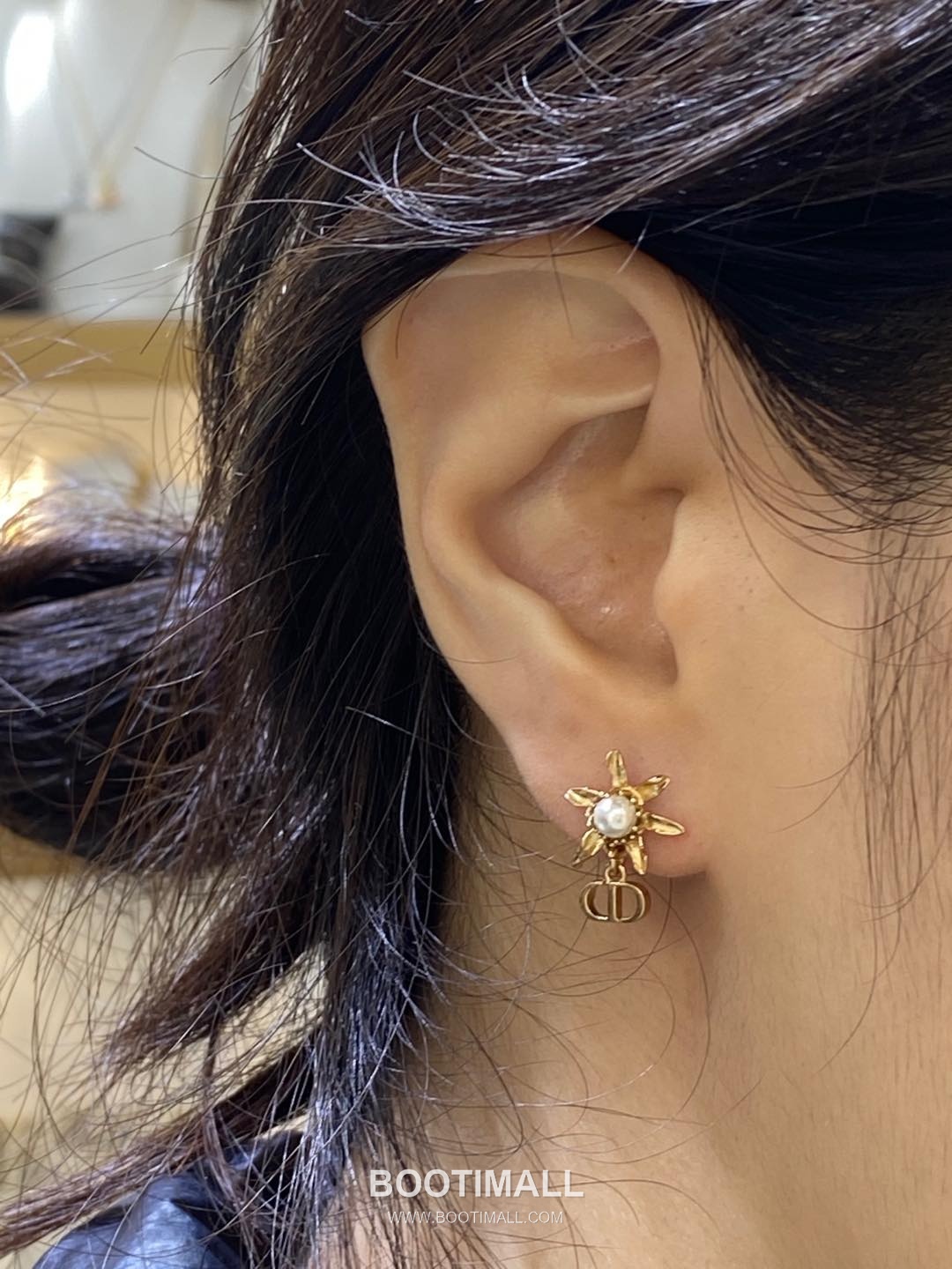 Dior Asymmetric Thistle Flower Pearl Gold Plated Brass Stud Earring 디올 비대칭 시슬 플라워 펄 골드도금 황동 스터드 이어링 8