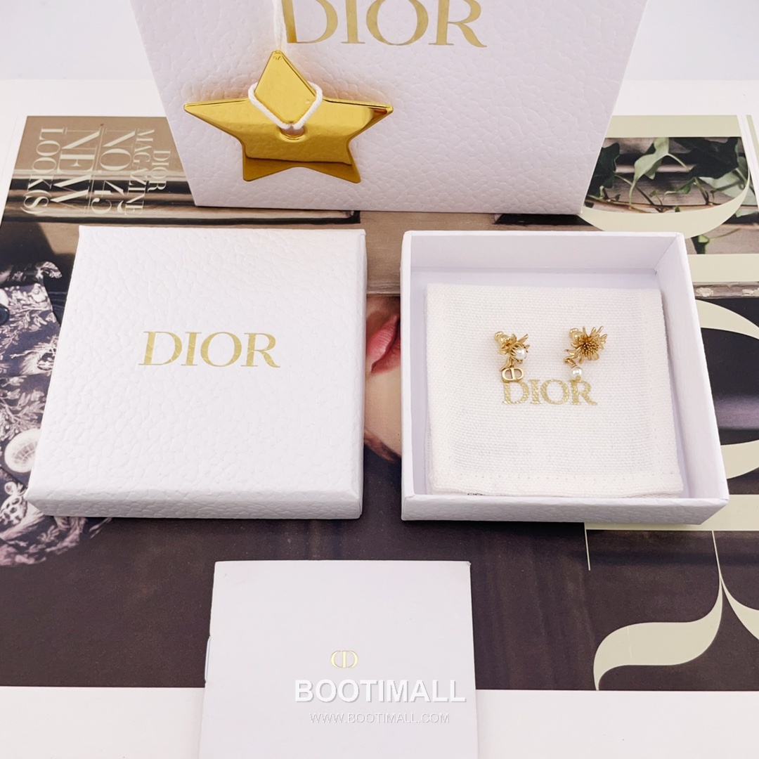 Dior Asymmetric Thistle Flower Pearl Gold Plated Brass Stud Earring 디올 비대칭 시슬 플라워 펄 골드도금 황동 스터드 이어링 9
