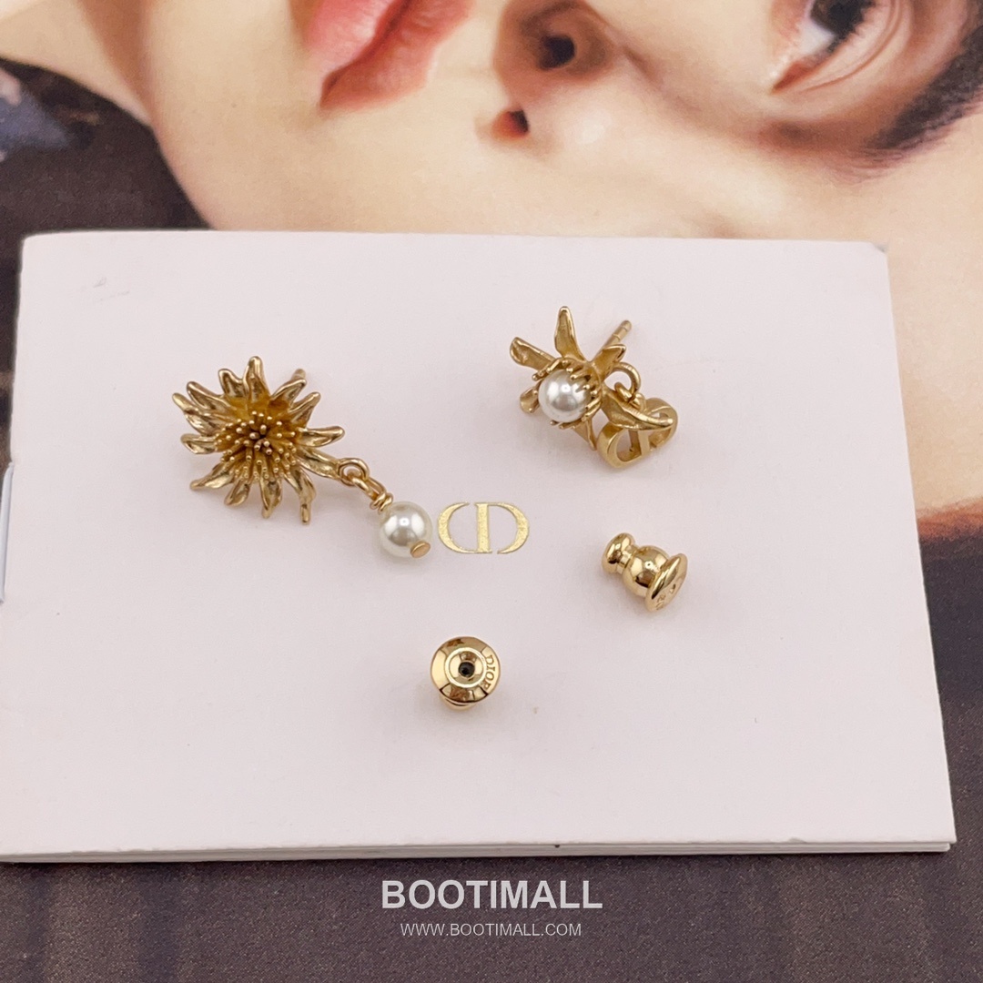 Dior Asymmetric Thistle Flower Pearl Gold Plated Brass Stud Earring 디올 비대칭 시슬 플라워 펄 골드도금 황동 스터드 이어링 11