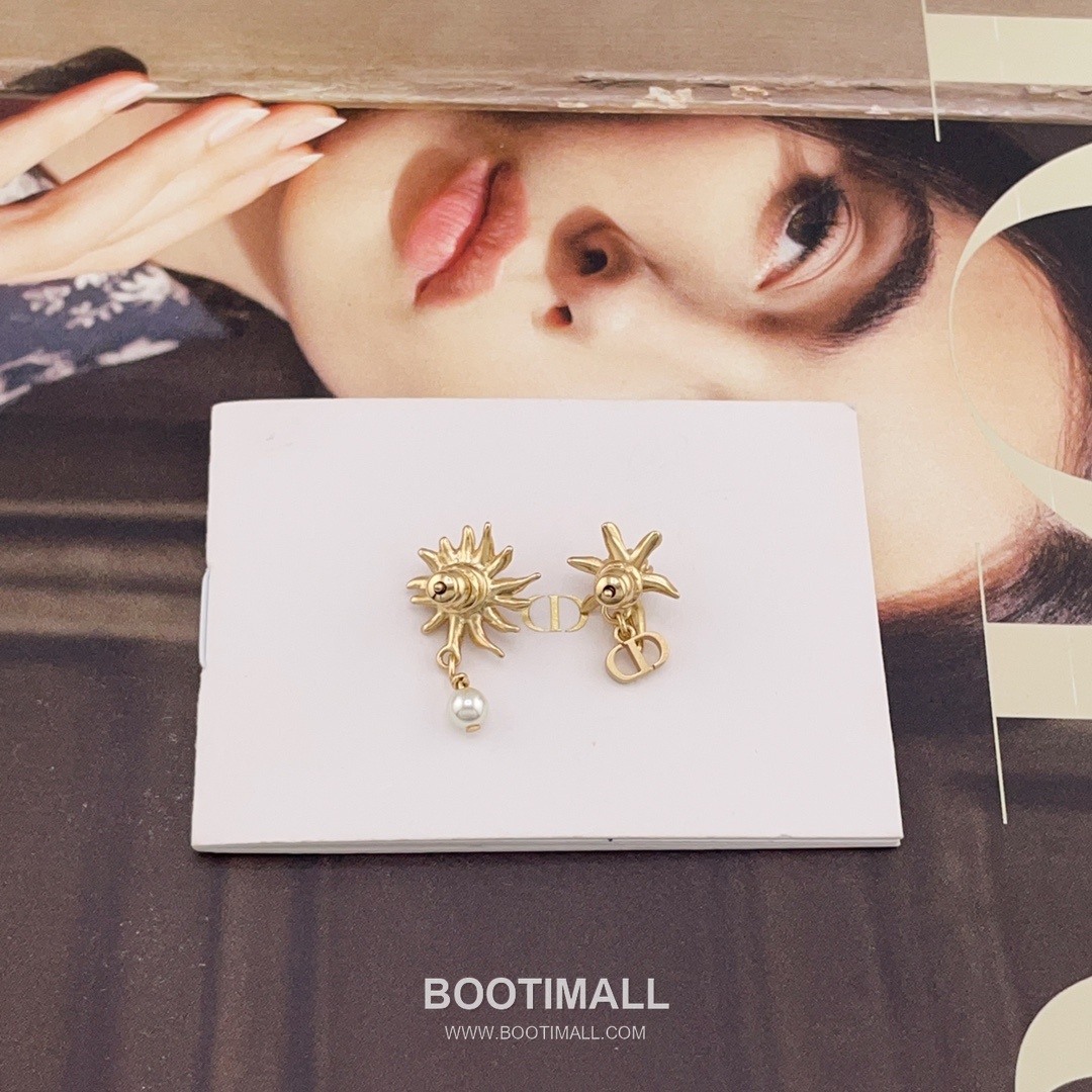 Dior Asymmetric Thistle Flower Pearl Gold Plated Brass Stud Earring 디올 비대칭 시슬 플라워 펄 골드도금 황동 스터드 이어링 12