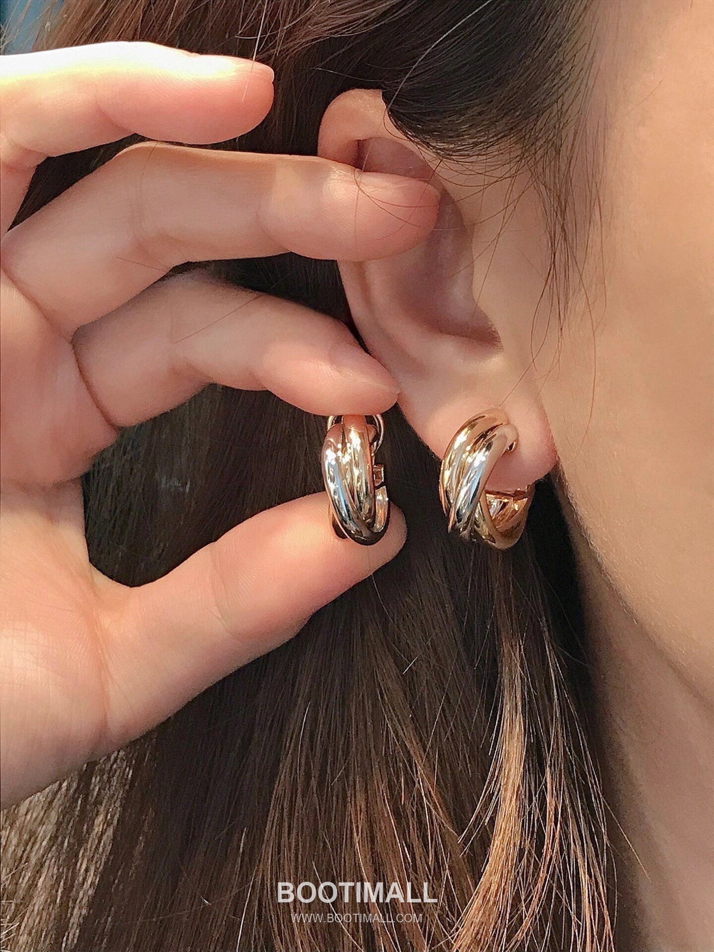 Cartier Trinity Three Tone Interlocking Hoop V Gold Earring 까르띠에 트리니티 삼색 인터락킹 후프 V 골드 이어링 2