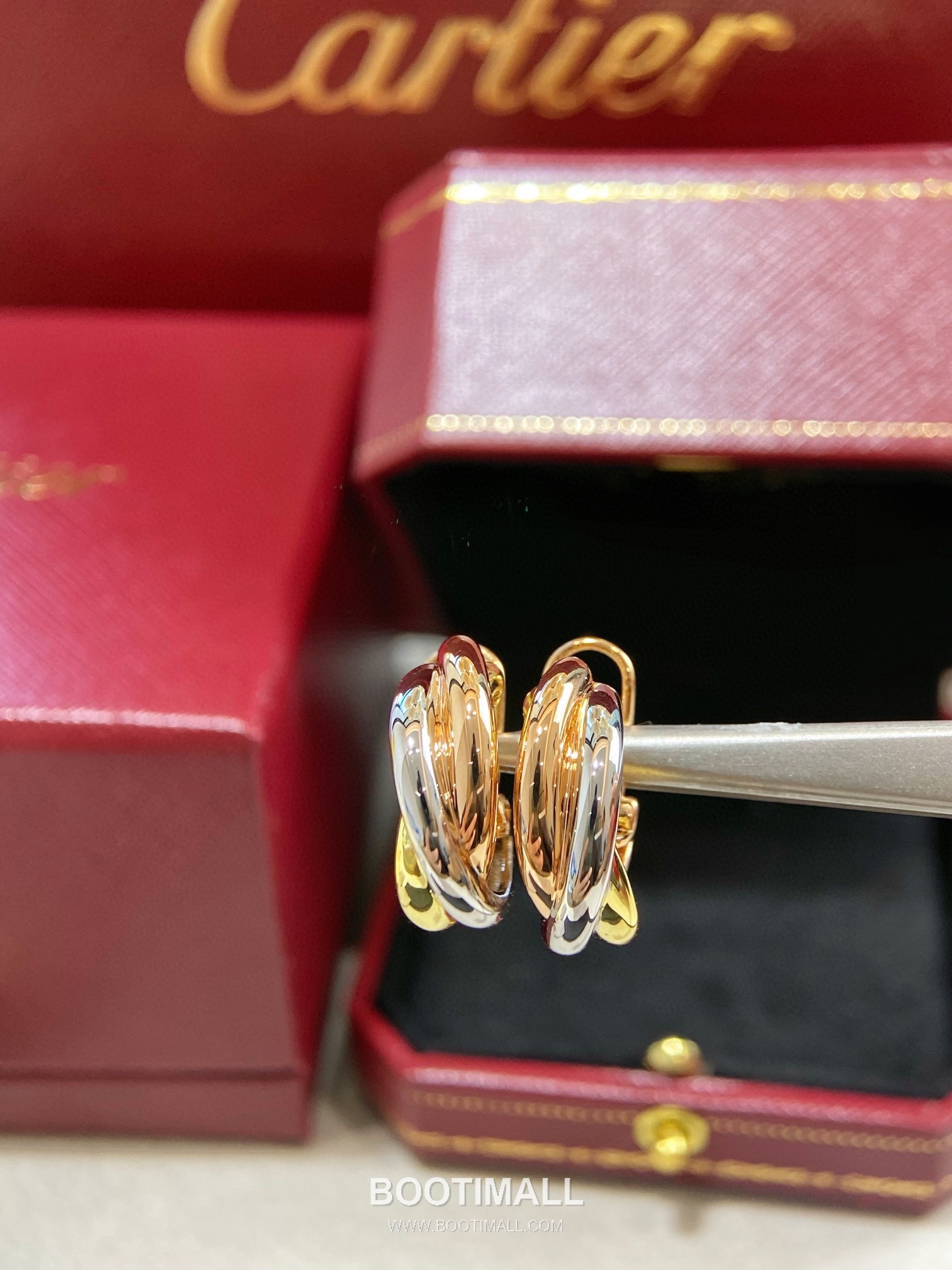 Cartier Trinity Three Tone Interlocking Hoop V Gold Earring 까르띠에 트리니티 삼색 인터락킹 후프 V 골드 이어링 9