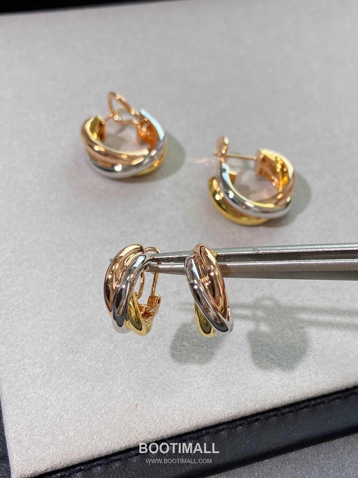 Cartier Trinity Three Tone Interlocking Hoop V Gold Earring 까르띠에 트리니티 삼색 인터락킹 후프 V 골드 이어링 13