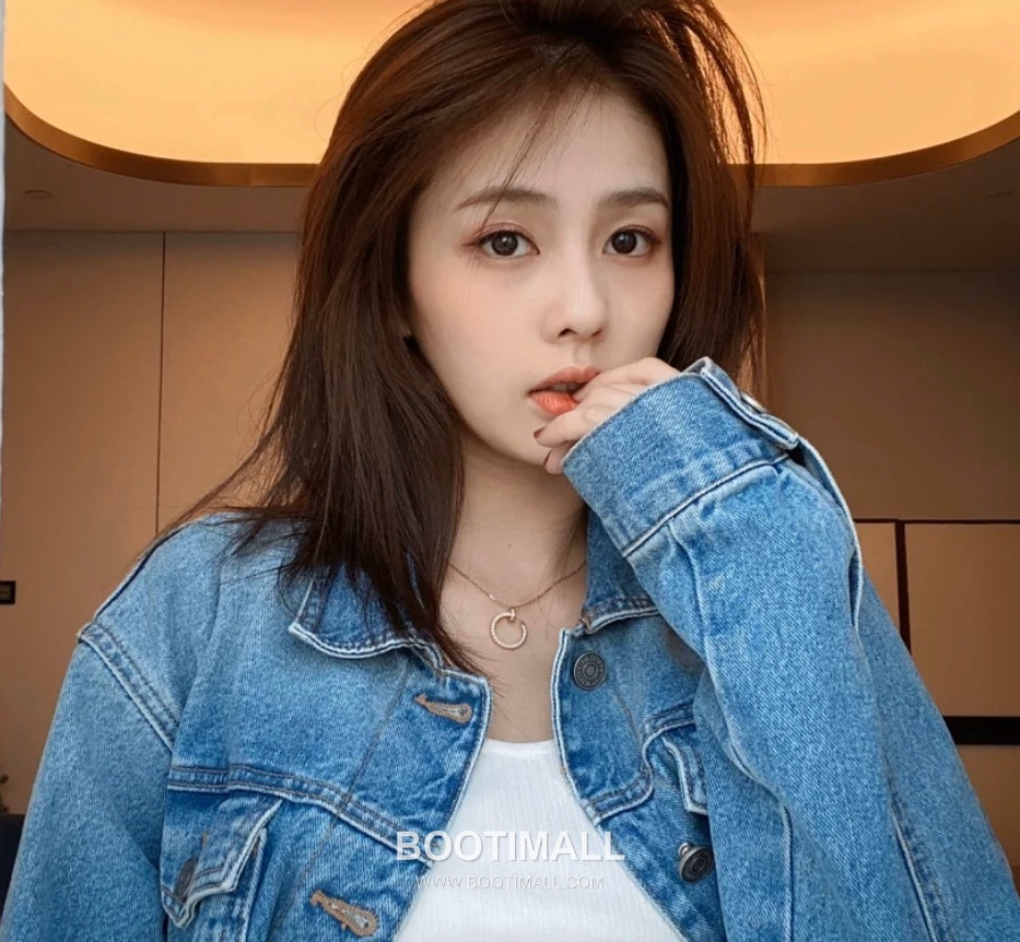 Cartier Juste un Clou Nail Double Side Swarovski Crystal V Gold Chain Necklace 까르띠에 저스트 앵 끌루 네일 더블사이드 스와로브스키 크리스탈 V 골드 체인 네클리스 41cm 1