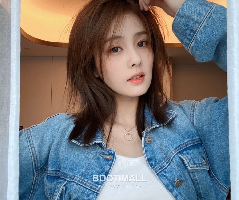 Cartier Juste un Clou Nail Double Side Swarovski Crystal V Gold Chain Necklace 까르띠에 저스트 앵 끌루 네일 더블사이드 스와로브스키 크리스탈 V 골드 체인 네클리스 41cm 3