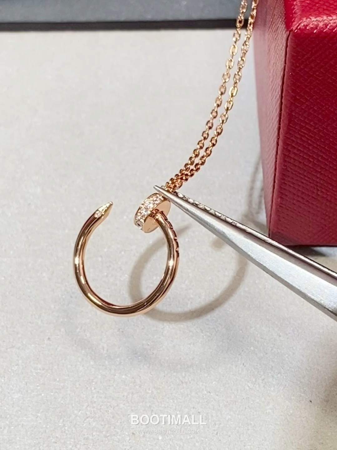 Cartier Juste un Clou Nail Head Tail Swarovski Crystal V Gold Chain Necklace 까르띠에 저스트 앵 끌루 네일 헤드 테일 스와로브스키 크리스탈 V 골드 체인 네클리스 41cm 1