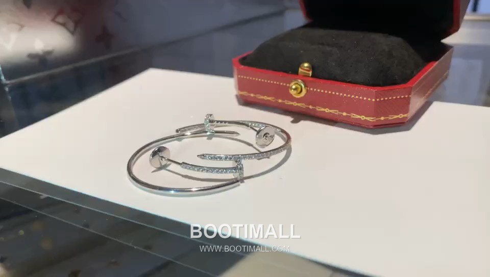 Cartier Juste un Clou Full Pavé Swarovski Crystal Nail V Gold Drop Earring 까르띠에 저스트 앵 끌루 풀 파베 스와로브스키 크리스탈 네일 V 골드 드롭 이어링 1