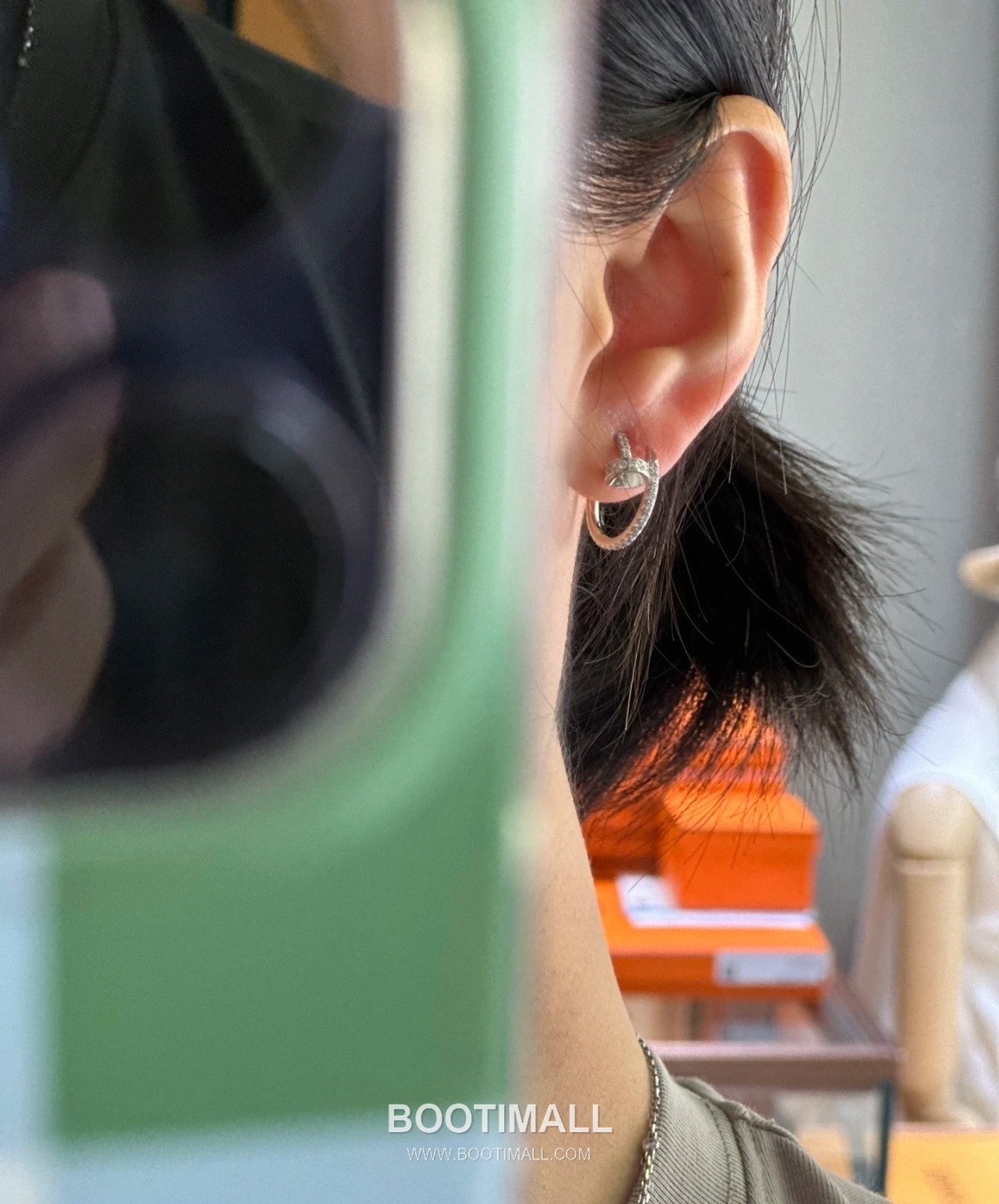 Cartier Juste un Clou Full Pavé Swarovski Crystal Nail V Gold Stud Earring 까르띠에 저스트 앵 끌루 풀 파베 스와로브스키 크리스탈 네일 V 골드 스터드 이어링 2