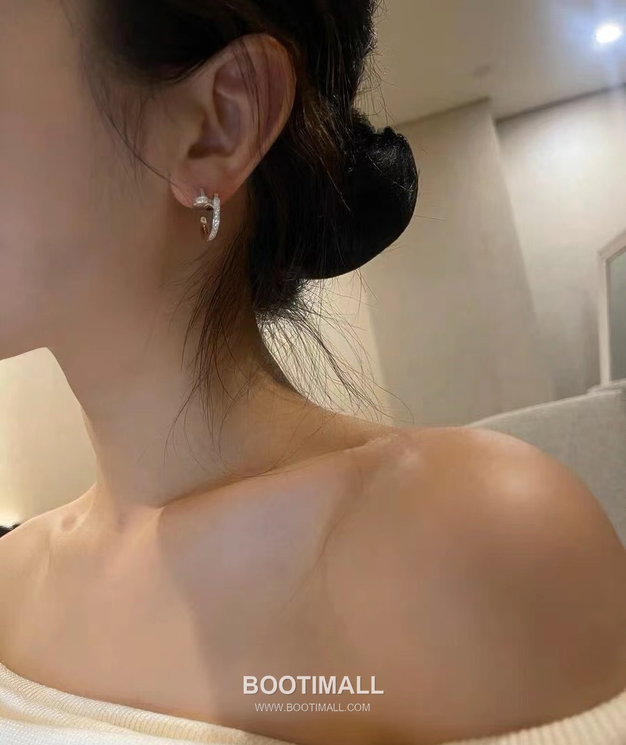 Cartier Juste un Clou Full Pavé Swarovski Crystal Nail V Gold Stud Earring 까르띠에 저스트 앵 끌루 풀 파베 스와로브스키 크리스탈 네일 V 골드 스터드 이어링 3