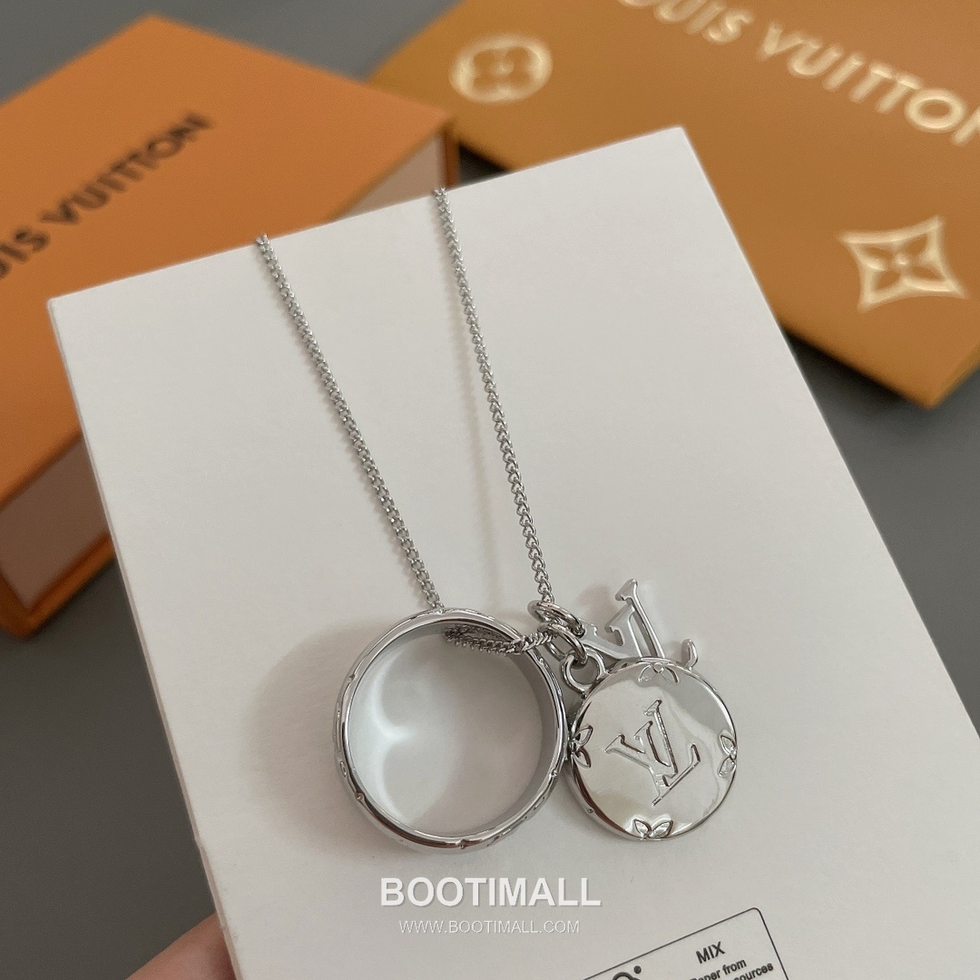 Louis Vuitton Triple Pendant Convertible Chain Brass Necklace 루이비통 트리플 펜던트 컨버터블 체인 황동 네클리스 11