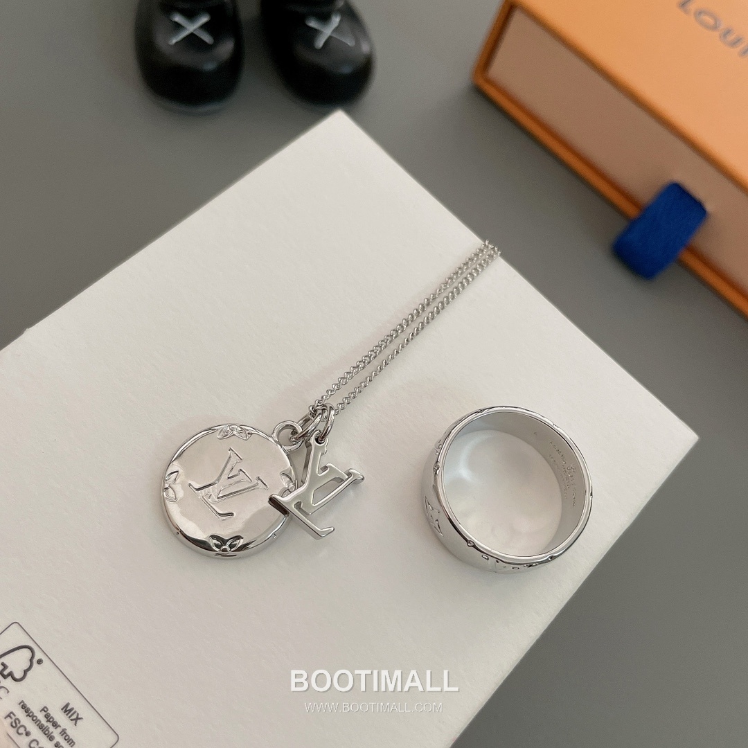 Louis Vuitton Triple Pendant Convertible Chain Brass Necklace 루이비통 트리플 펜던트 컨버터블 체인 황동 네클리스 12