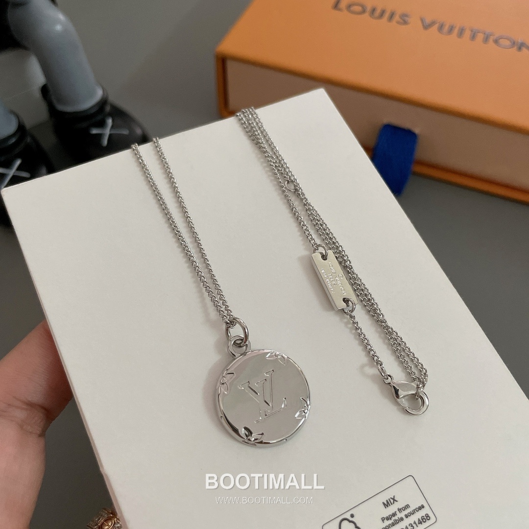 Louis Vuitton Triple Pendant Convertible Chain Brass Necklace 루이비통 트리플 펜던트 컨버터블 체인 황동 네클리스 13