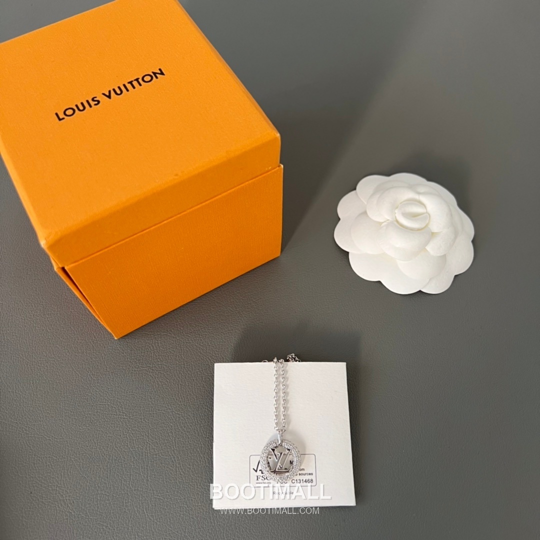 Louis Vuitton Circle Logo Full Pavé Swarovski Crystal Brass Pendant Necklace 루이비통 서클 로고 풀 파베 스와로브스키 크리스탈 황동 펜던트 네클리스 4