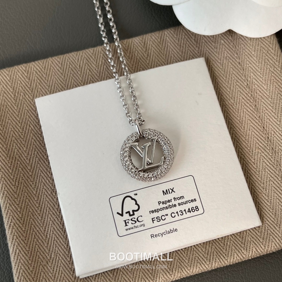 Louis Vuitton Circle Logo Full Pavé Swarovski Crystal Brass Pendant Necklace 루이비통 서클 로고 풀 파베 스와로브스키 크리스탈 황동 펜던트 네클리스 5