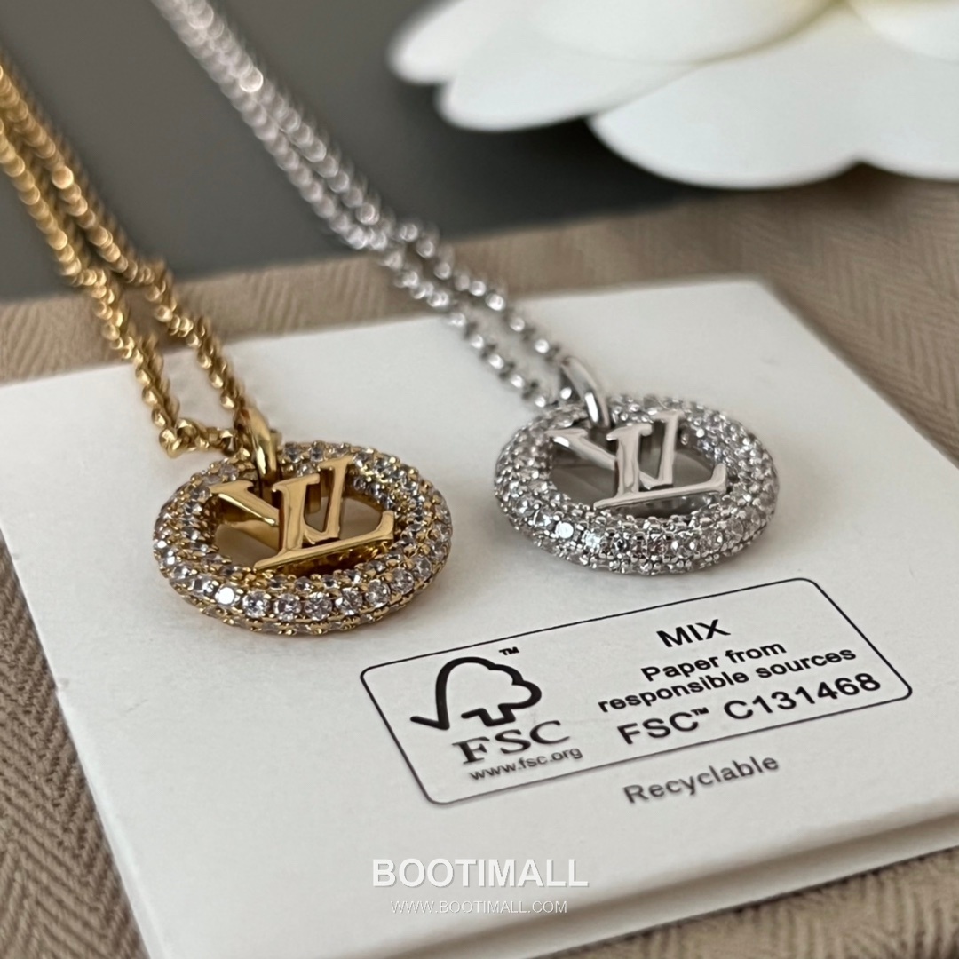Louis Vuitton Circle Logo Full Pavé Swarovski Crystal Brass Pendant Necklace 루이비통 서클 로고 풀 파베 스와로브스키 크리스탈 황동 펜던트 네클리스 8