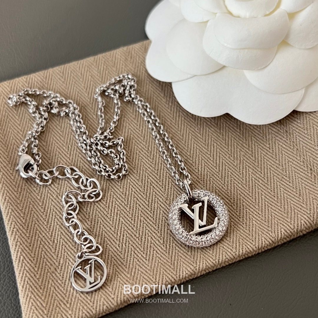 Louis Vuitton Circle Logo Full Pavé Swarovski Crystal Brass Pendant Necklace 루이비통 서클 로고 풀 파베 스와로브스키 크리스탈 황동 펜던트 네클리스 10