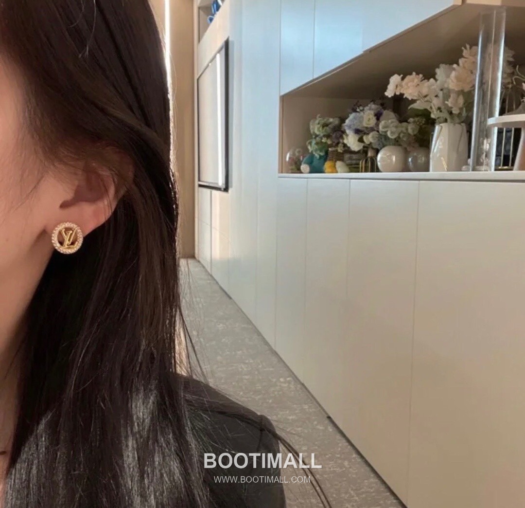 Louis Vuitton Circle Logo Full Pavé Swarovski Crystal Brass Stud Earring 루이비통 서클 로고 풀 파베 스와로브스키 크리스탈 황동 스터드 이어링 1