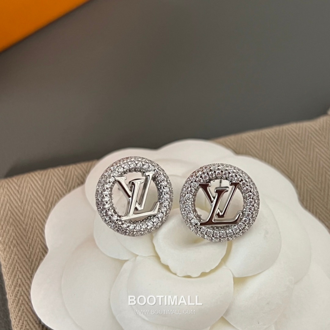 Louis Vuitton Circle Logo Full Pavé Swarovski Crystal Brass Stud Earring 루이비통 서클 로고 풀 파베 스와로브스키 크리스탈 황동 스터드 이어링 7