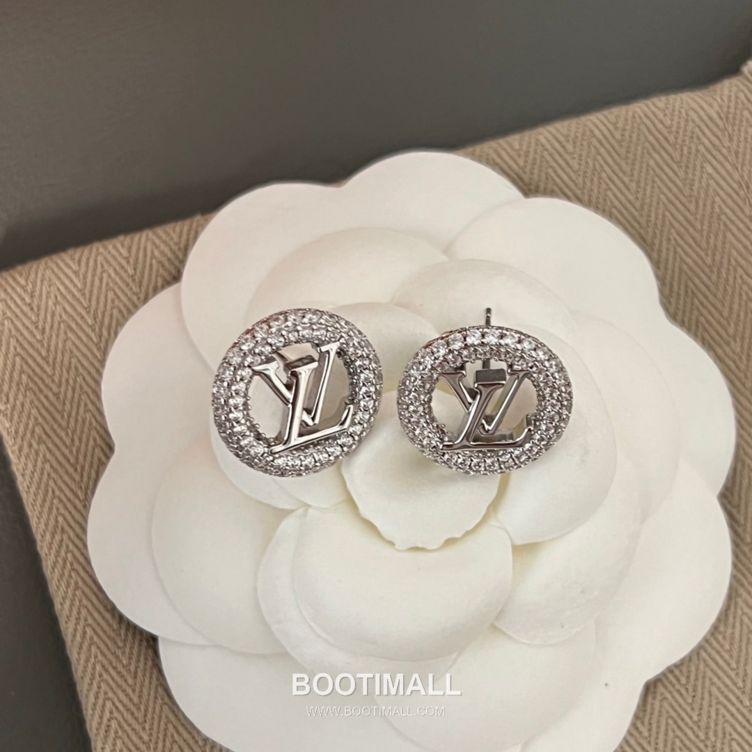 Louis Vuitton Circle Logo Full Pavé Swarovski Crystal Brass Stud Earring 루이비통 서클 로고 풀 파베 스와로브스키 크리스탈 황동 스터드 이어링 9