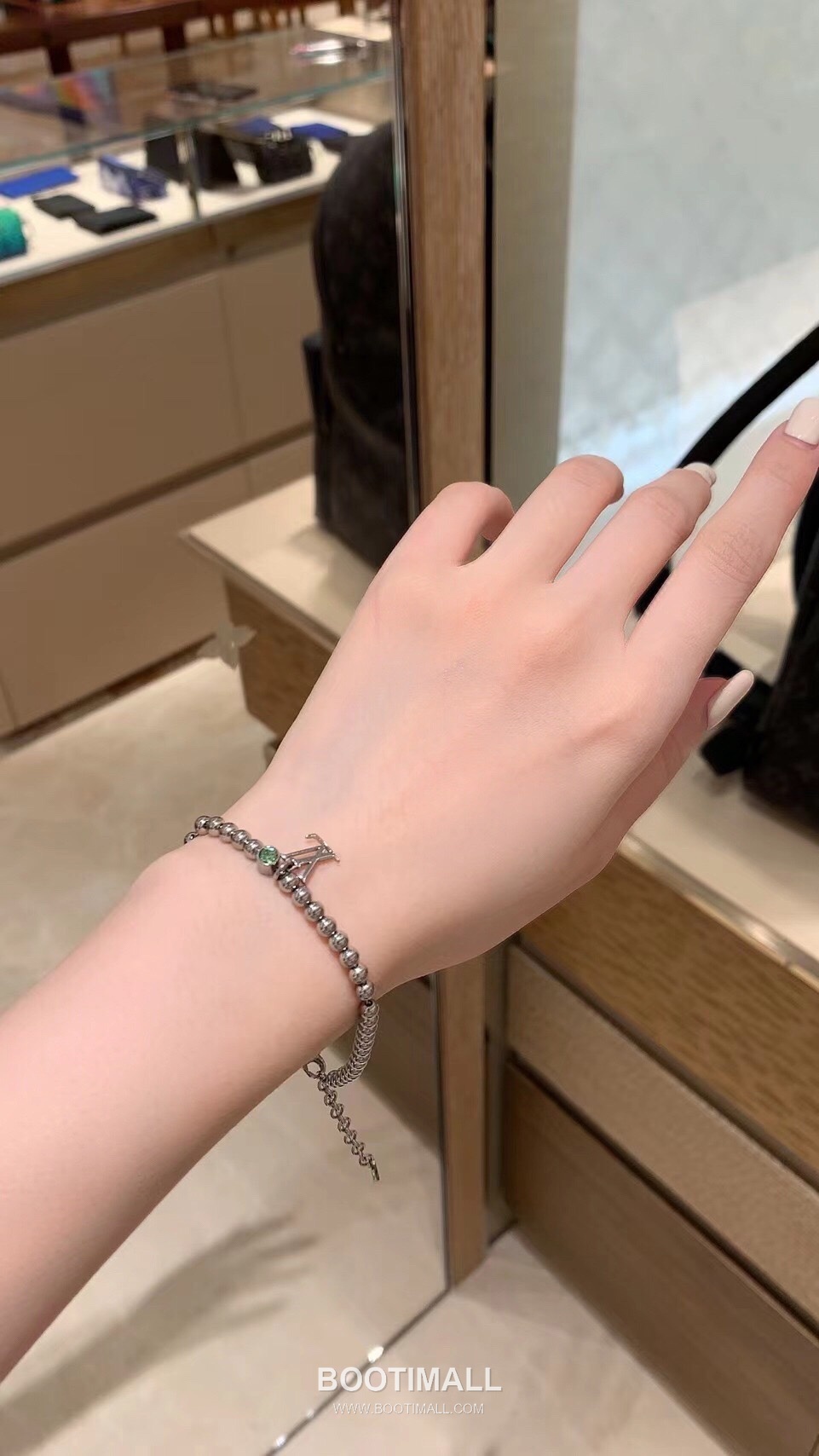 Louis Vuitton Essential V Green Crystal Silver Bead Brass Chain Bracelet 루이비통 에센셜 V 그린 크리스탈 실버 비드 황동 체인 브레이슬릿 17cm 5