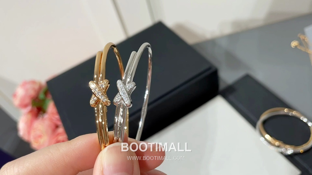 Chaumet Jeux de Liens Brass Crystal Pavé Bracelet with Cross Motif 쇼메 주 드 리앙 황동 크리스탈 파베 브레이슬릿 크로스 모티프 17cm 1