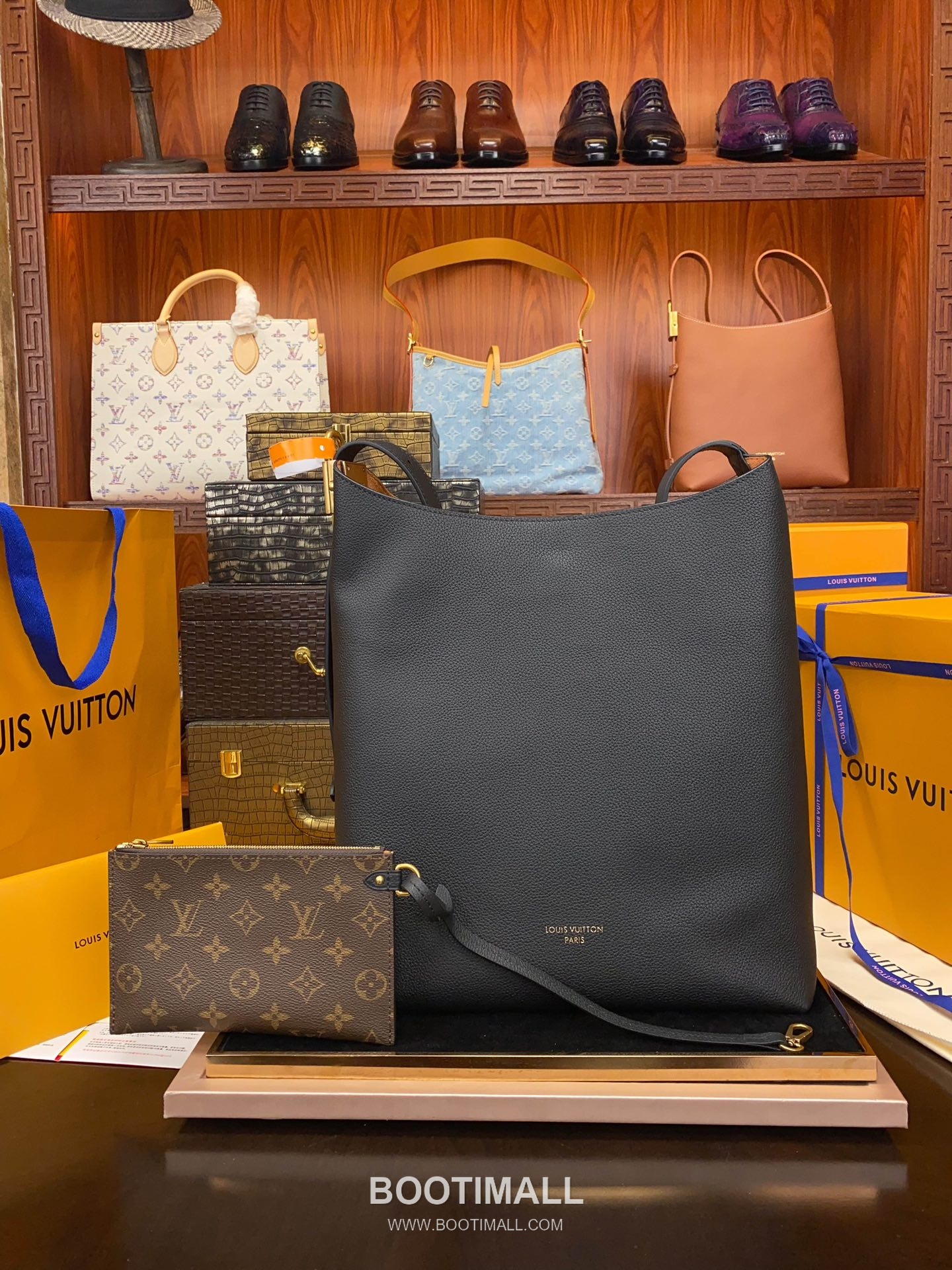 Louis Vuitton Low Key Hobo MM Calfskin Leather Shoulder Bag with Adjustable Strap Lock Detail 루이비통 로우키 호보 MM M24974 카프스킨 숄더백 락 디테일 31cm 10