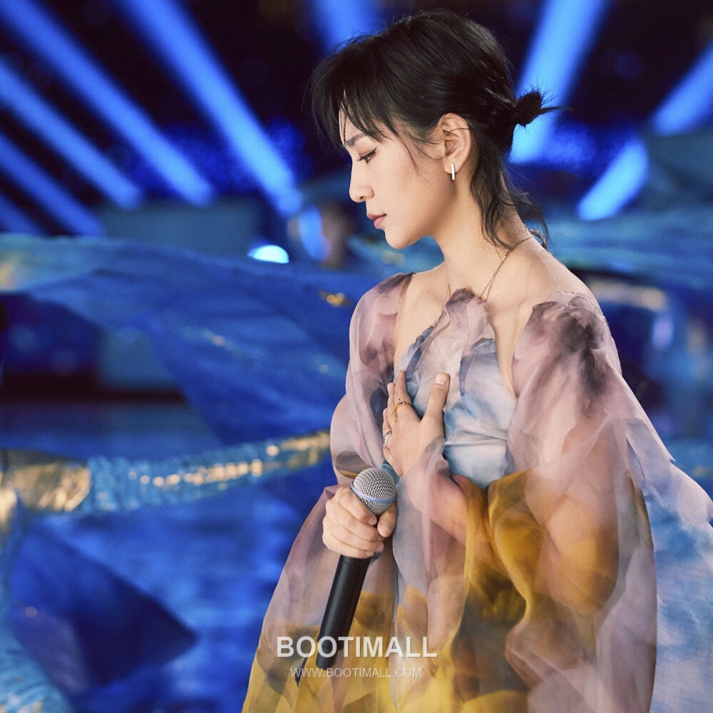 Chopard Ice Cube Brass Crystal Micro Pavé Earring with Geometric Block Design 쇼파드 아이스 큐브 황동 크리스탈 마이크로 파베 이어링 지오메트릭 블록 디자인 2cm 6