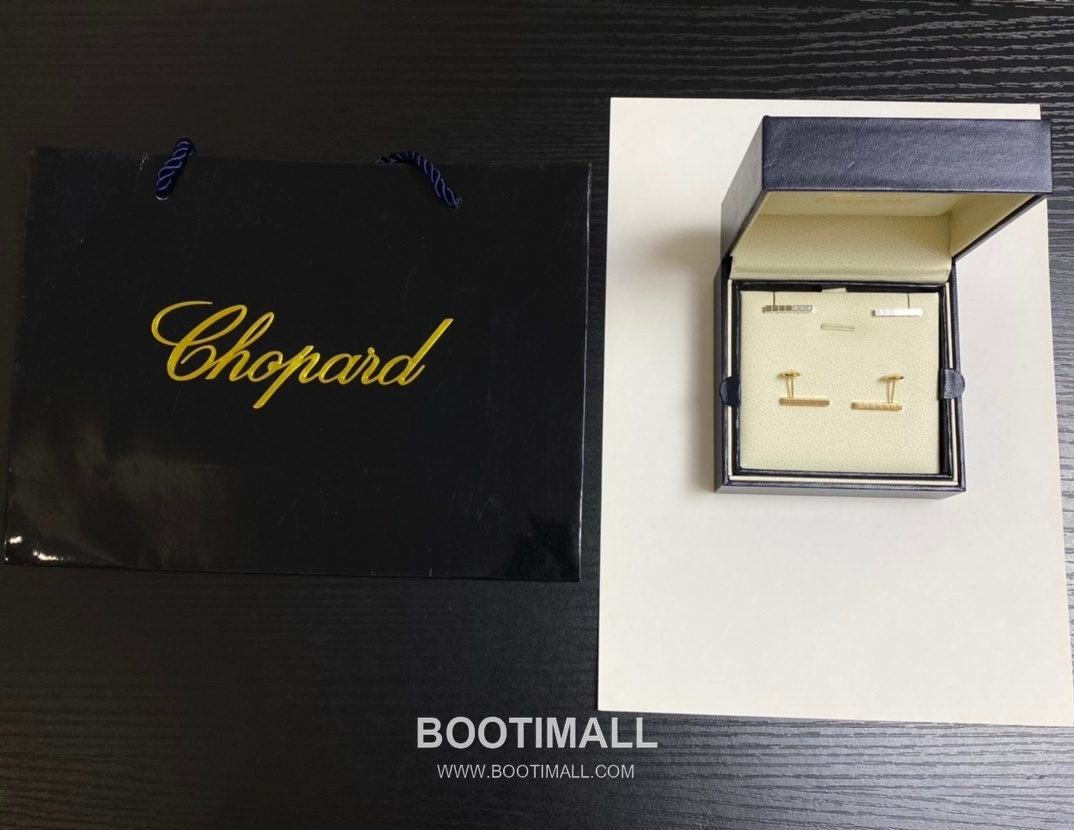 Chopard Ice Cube Brass Crystal Micro Pavé Earring with Geometric Block Design 쇼파드 아이스 큐브 황동 크리스탈 마이크로 파베 이어링 지오메트릭 블록 디자인 2cm 7