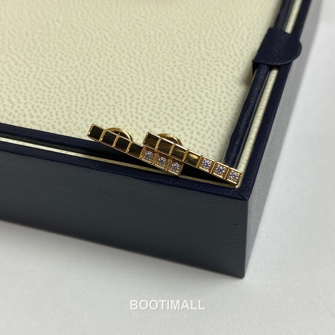 Chopard Ice Cube Brass Crystal Micro Pavé Earring with Geometric Block Design 쇼파드 아이스 큐브 황동 크리스탈 마이크로 파베 이어링 지오메트릭 블록 디자인 2cm 15