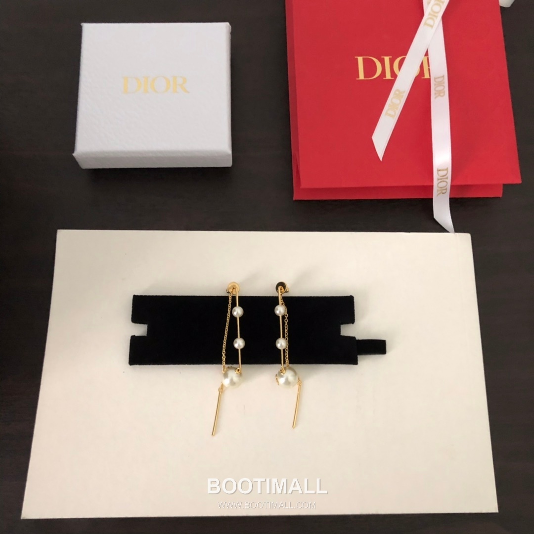 Dior Multi Chain Brass Crystal Earring with Convertible Chain Design 디올 멀티 체인 황동 크리스탈 이어링 컨버터블 체인 디자인 3cm 9
