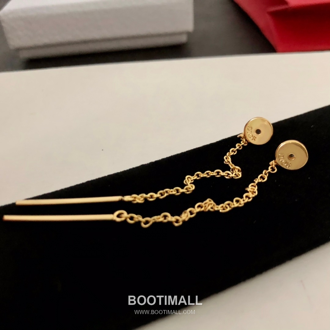 Dior Multi Chain Brass Crystal Earring with Convertible Chain Design 디올 멀티 체인 황동 크리스탈 이어링 컨버터블 체인 디자인 3cm 14