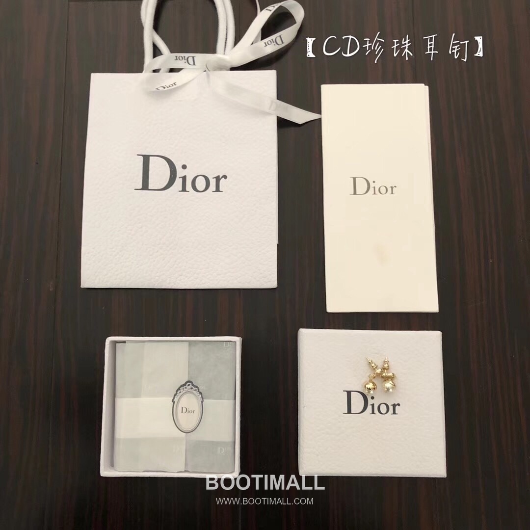 Dior CD Pearl Brass Stud Earring with Logo Motif 디올 CD 펄 황동 스터드 이어링 로고 모티프 1cm 1