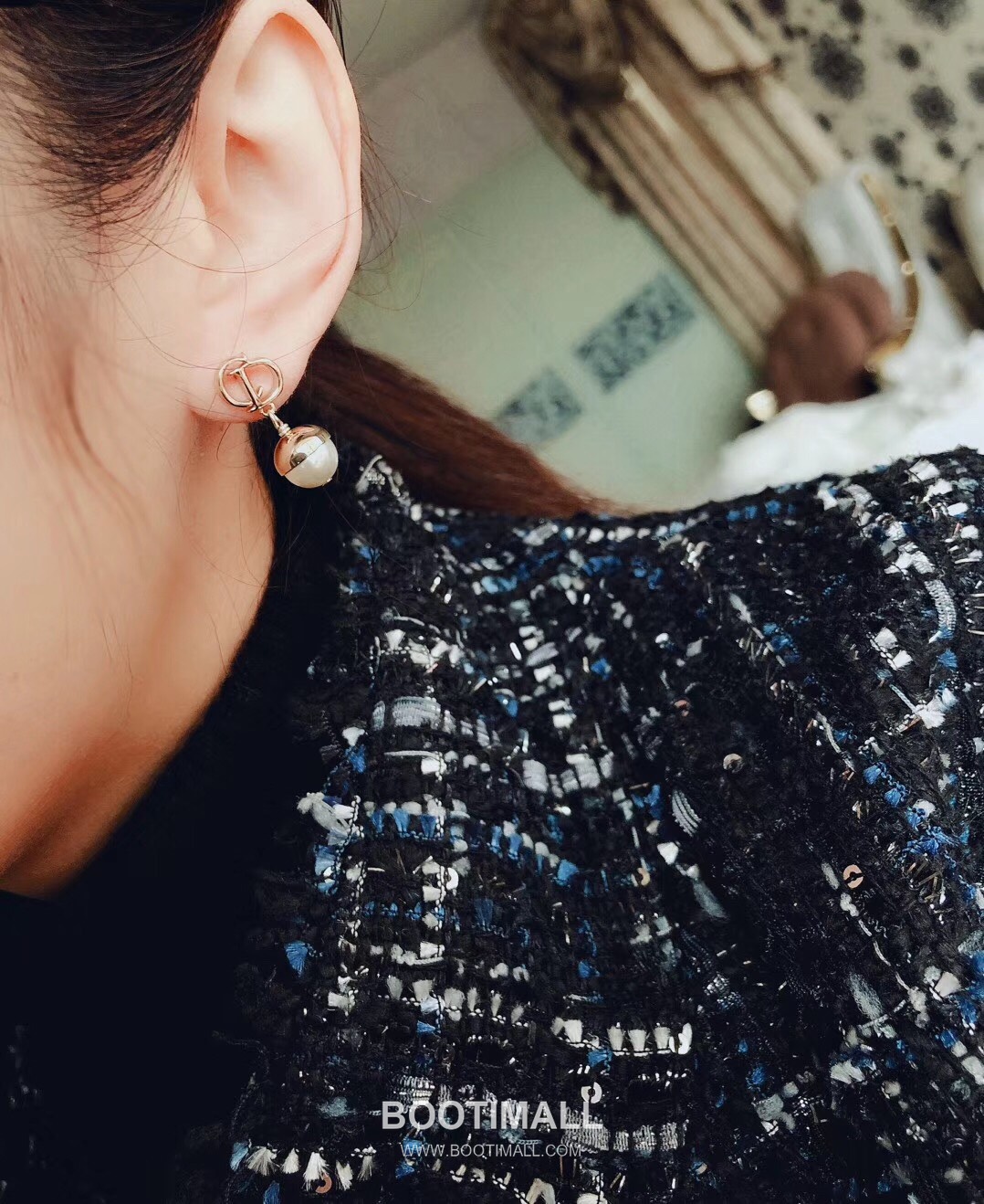 Dior CD Pearl Brass Stud Earring with Logo Motif 디올 CD 펄 황동 스터드 이어링 로고 모티프 1cm 6