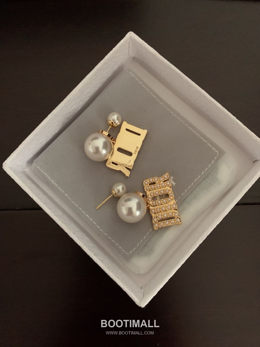 Dior Pearl Logo Brass Earring with Letter Motif 디올 펄 로고 황동 이어링 레터 모티프 1.5cm 5
