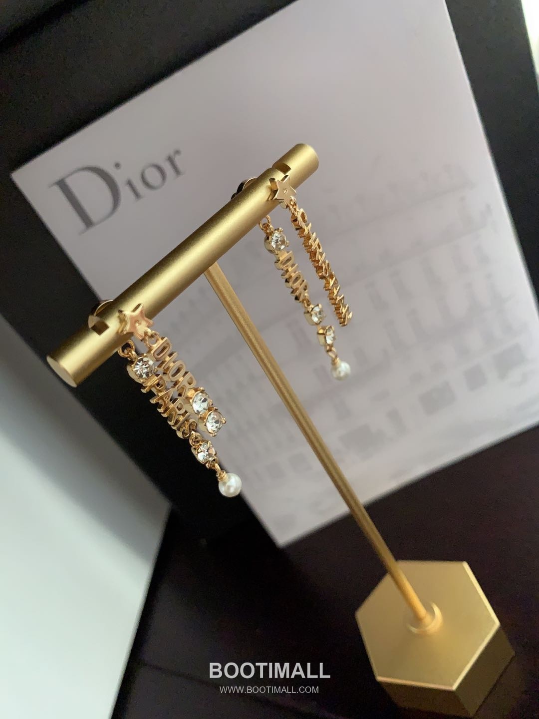 Dior Logo Letter Brass Earring with Minimal Motif 디올 로고 레터 황동 이어링 미니멀 모티프 1.5cm 4